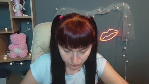 ninaflawlees online show from September 18, 2025, 12:07 pm