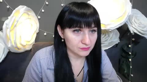 ninaflawlees online show from November 19, 2025, 12:49 pm