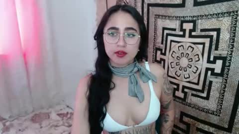 N I N A online show from December 21, 2024, 2:04 pm