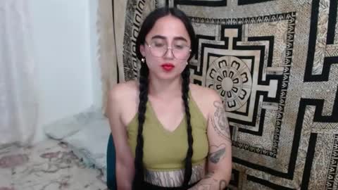 Snapshot of ninakravtz chatting on January 28, 2025, 12:47 am N I N A online show from January 28, 2025, 12:47 am