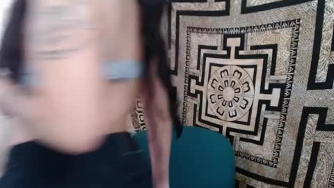 Snapshot of ninakravtz chatting on February 3, 2025, 8:35 pm N I N A online show from February 3, 2025, 8:35 pm