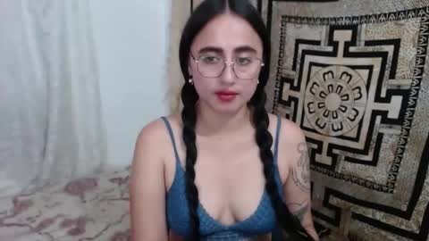 N I N A online show from February 5, 2025, 3:31 pm