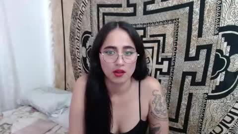 Snapshot of ninakravtz chatting on February 7, 2025, 6:13 pm N I N A online show from February 7, 2025, 6:13 pm