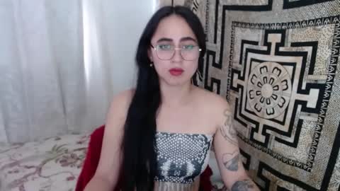 Snapshot of ninakravtz chatting on February 8, 2025, 3:21 pm N I N A online show from February 8, 2025, 3:21 pm