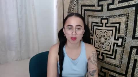 Snapshot of ninakravtz chatting on March 5, 2025, 3:29 pm N I N A online show from March 5, 2025, 3:29 pm