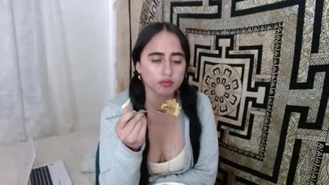 Snapshot of ninakravtz chatting on March 6, 2025, 6:37 pm N I N A online show from March 6, 2025, 6:37 pm