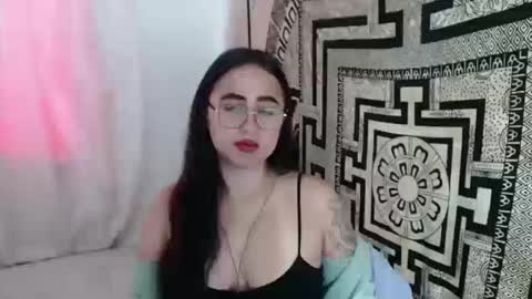 Snapshot of ninakravtz chatting on October 15, 2025, 2:50 pm N I N A online show from October 15, 2025, 2:50 pm