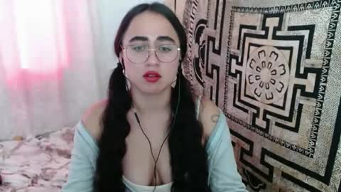 Snapshot of ninakravtz chatting on November 18, 2025, 6:01 pm N I N A online show from November 18, 2025, 6:01 pm