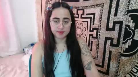 Snapshot of ninakravtz chatting on December 19, 2025, 4:14 pm N I N A online show from December 19, 2025, 4:14 pm