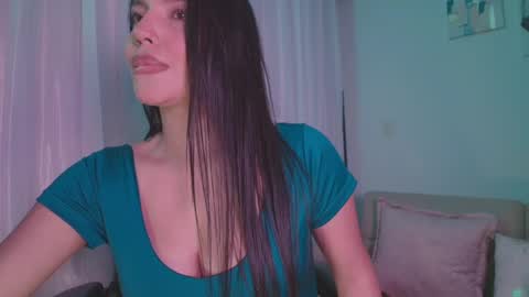 Snapshot of ninamichelle_ chatting on February 27, 2025, 2:10 am Nina online show from February 27, 2025, 2:10 am