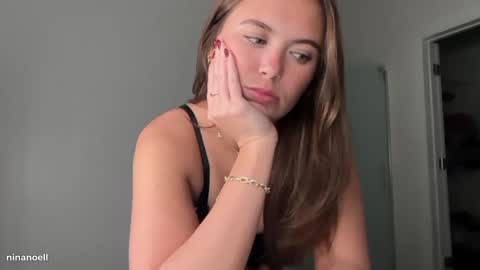 Snapshot of ninanoell chatting on November 19, 2025, 2:22 am Nina online show from November 19, 2025, 2:22 am