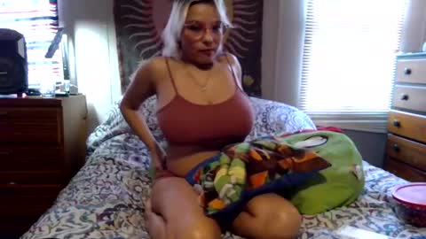 Nina Rei online show from February 17, 2025, 5:32 pm