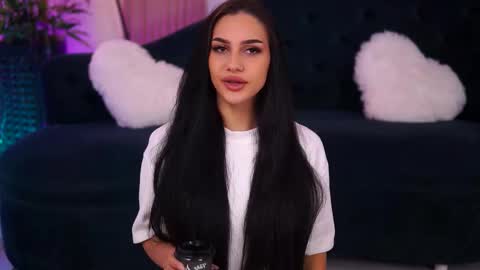 Ninna online show from November 23, 2025, 7:35 pm