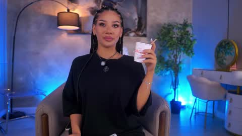 Snapshot of ninasolenne chatting on June 5, 2026, 9:15 am Ninna online show from June 5, 2026, 9:15 am