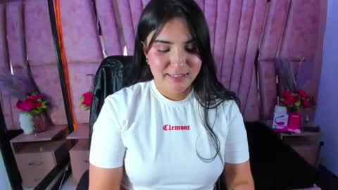 Snapshot of ninavelvet_ chatting on July 23, 2026, 8:18 pm NIna online show from July 23, 2026, 8:18 pm