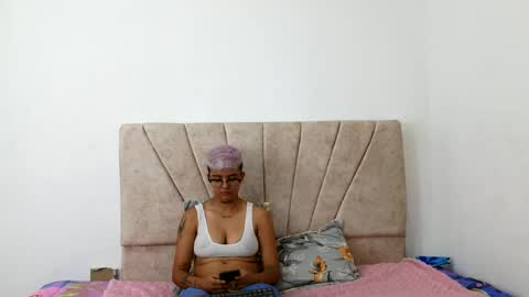 nini_smith online show from June 20, 2026, 7:00 am
