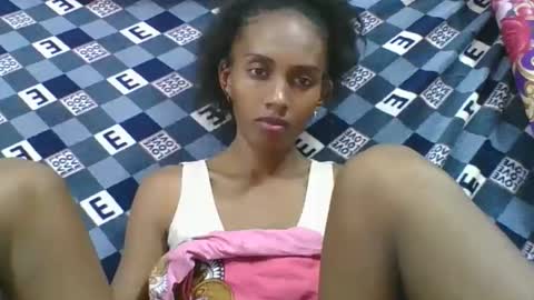 ninie246746 online show from February 26, 2026, 8:08 pm