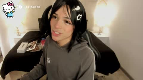 nioki_ online show from February 25, 2026, 4:44 am