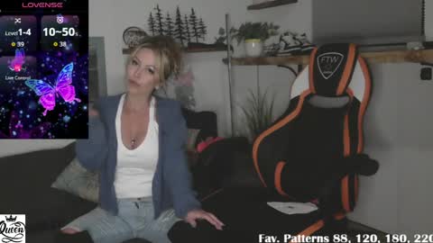 Ainsley              FANSLY-AINSLEYXOXO online show from April 12, 2026, 3:44 am