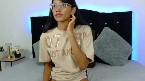 Snapshot of nira_lux chatting on June 17, 2026, 1:52 am Nira Lux online show from June 17, 2026, 1:52 am