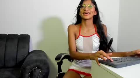Snapshot of nira_lux chatting on July 1, 2026, 1:51 am Nira Lux online show from July 1, 2026, 1:51 am