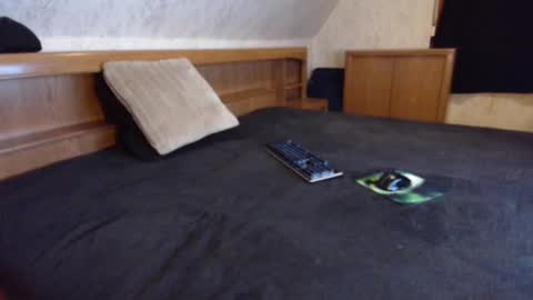 nixan85 online show from October 4, 2025, 10:41 pm