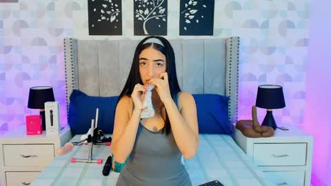 NATHALIA MORENO online show from April 1, 2026, 12:17 pm