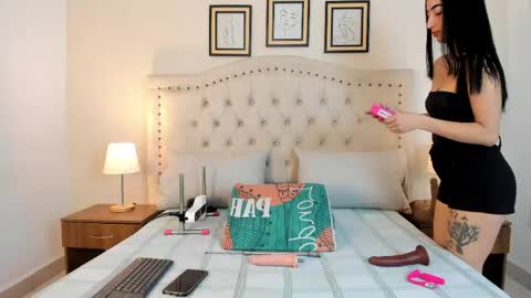 Snapshot of noa_morena chatting on June 5, 2026, 12:33 pm NATHALIA MORENO online show from June 5, 2026, 12:33 pm