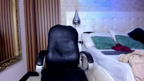 Snapshot of noaahtylor chatting on May 7, 2026, 4:51 am Noah online show from May 7, 2026, 4:51 am