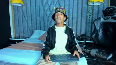 Snapshot of noaahtylor chatting on May 12, 2026, 3:47 am Noah online show from May 12, 2026, 3:47 am