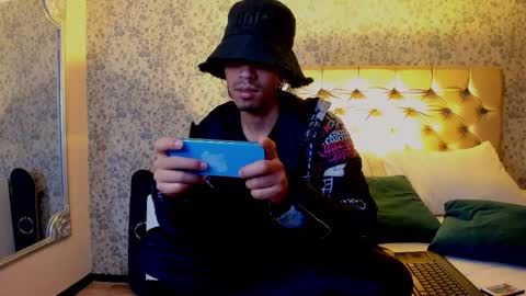Snapshot of noaahtylor chatting on May 21, 2026, 4:41 am Noah online show from May 21, 2026, 4:41 am