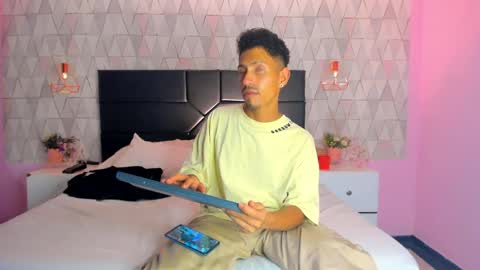 Snapshot of noaahtylor chatting on May 23, 2026, 8:46 pm Noah online show from May 23, 2026, 8:46 pm