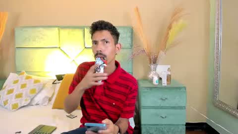 Snapshot of noaahtylor chatting on July 13, 2026, 4:04 am Noah online show from July 13, 2026, 4:04 am