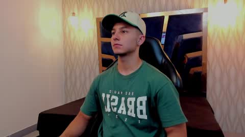 Snapshot of noah_clarkk chatting on May 6, 2026, 5:29 pm Noah online show from May 6, 2026, 5:29 pm
