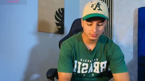 Snapshot of noah_clarkk chatting on May 15, 2026, 5:42 pm Noah online show from May 15, 2026, 5:42 pm