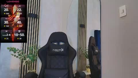 Snapshot of noah_clarkk chatting on May 25, 2026, 5:41 pm Noah online show from May 25, 2026, 5:41 pm