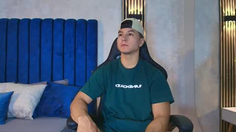 Snapshot of noah_clarkk chatting on June 5, 2026, 5:40 pm Noah online show from June 5, 2026, 5:40 pm
