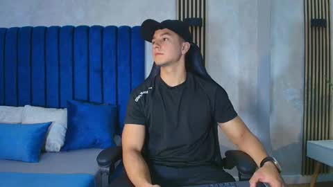 Snapshot of noah_clarkk chatting on June 8, 2026, 5:35 pm Noah online show from June 8, 2026, 5:35 pm