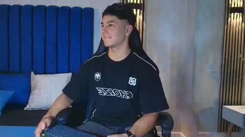 Snapshot of noah_clarkk chatting on June 13, 2026, 5:55 pm Noah online show from June 13, 2026, 5:55 pm