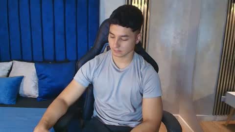 Snapshot of noah_clarkk chatting on June 17, 2026, 5:47 pm Noah online show from June 17, 2026, 5:47 pm