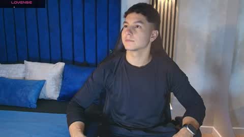 Snapshot of noah_clarkk chatting on June 18, 2026, 5:39 pm Noah online show from June 18, 2026, 5:39 pm