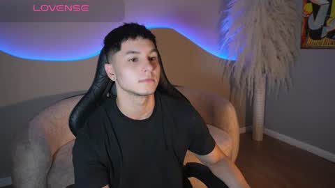 Snapshot of noah_clarkk chatting on July 13, 2026, 5:38 pm Noah online show from July 13, 2026, 5:38 pm