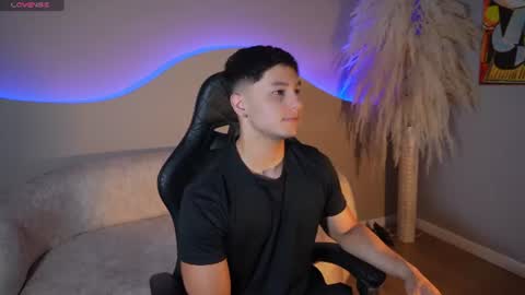 Snapshot of noah_clarkk chatting on July 21, 2026, 5:37 pm Noah online show from July 21, 2026, 5:37 pm