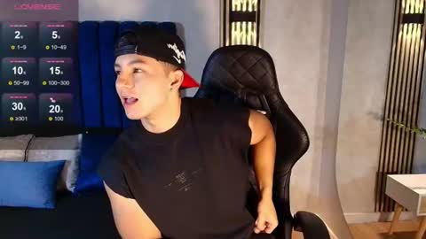 Snapshot of noah_clarkk chatting on August 1, 2026, 5:34 pm Noah online show from August 1, 2026, 5:34 pm