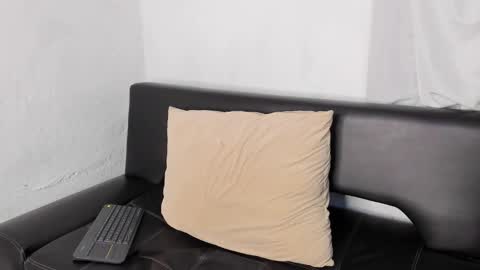 Snapshot of noah_cole_ chatting on October 8, 2025, 10:18 pm Noah online show from October 8, 2025, 10:18 pm