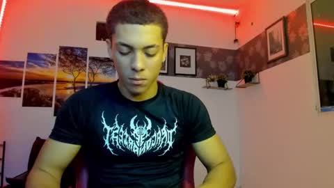 noah_flynn1 online show from September 25, 2025, 4:38 am