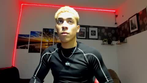 noah_flynn1 online show from October 9, 2025, 5:38 am