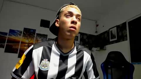 noah_flynn1 online show from October 28, 2025, 6:17 am