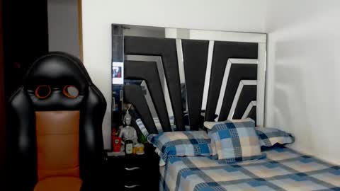 Noah Harris01 online show from January 19, 2026, 11:03 am