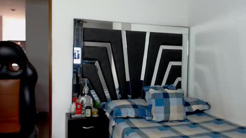 Noah Harris01 online show from February 22, 2026, 1:53 pm